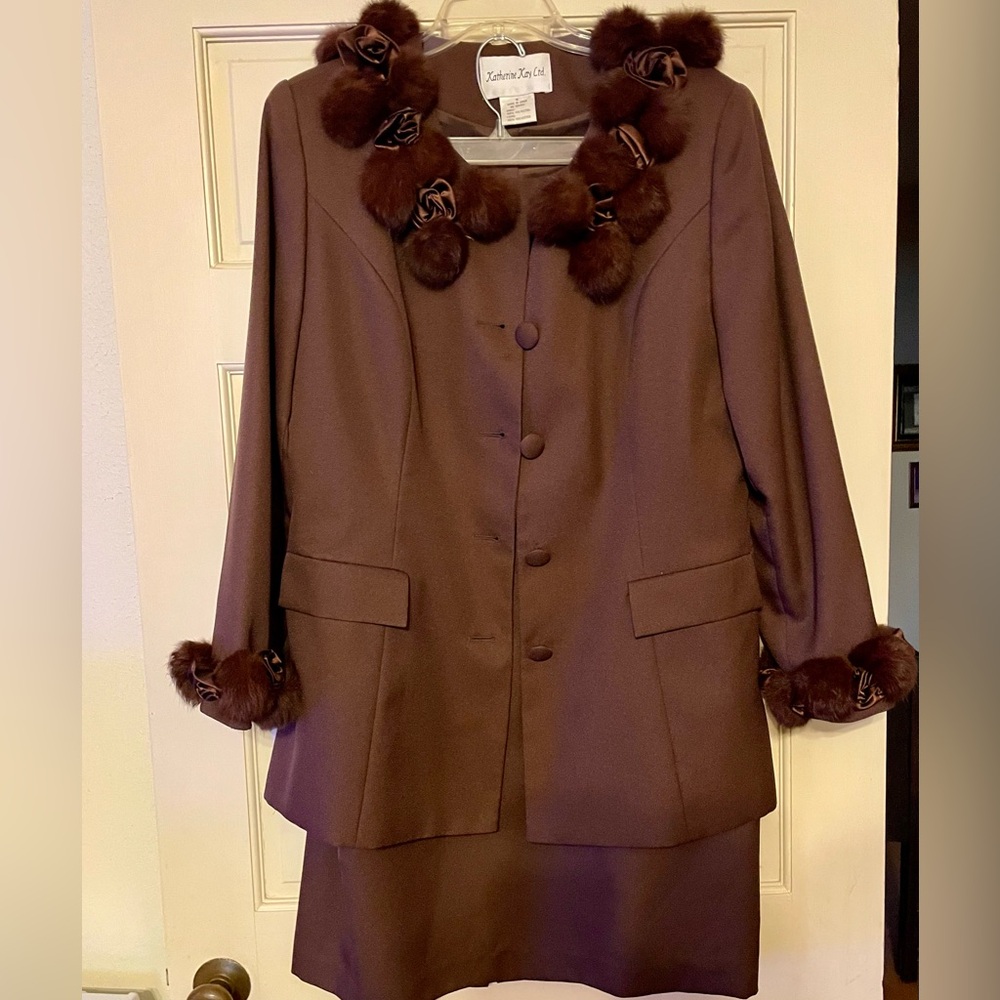 KATHERINE KAY LMTD Skirt & Jacket suit Brown SZ 16 Fur collar & sleeve Trim